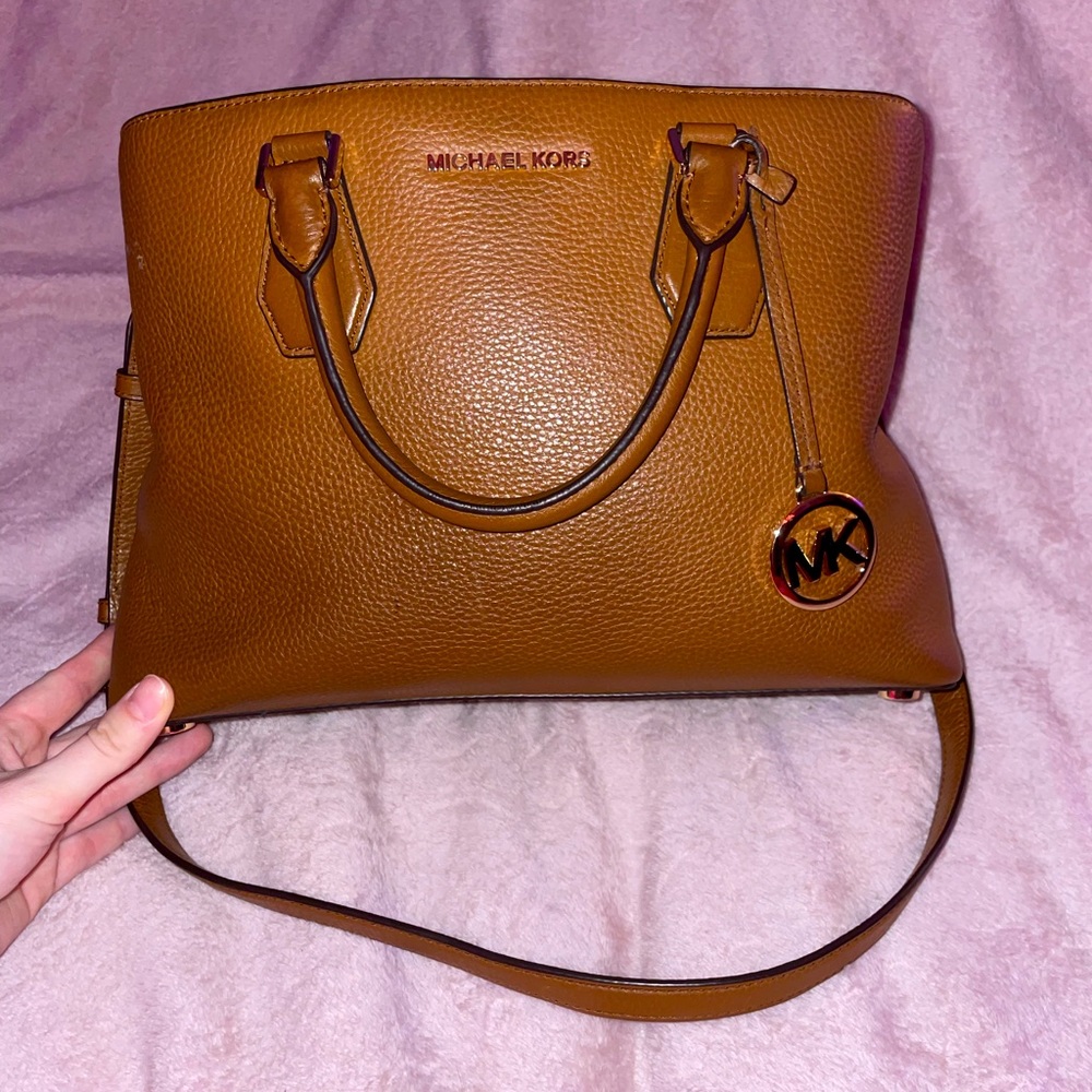 MICHAEL KORS PURSE | SMALL / MID SIZE PURSE | GREAT CONDITION